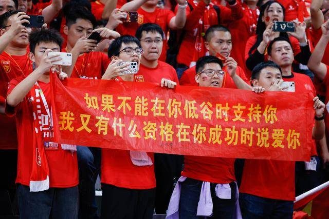 超级德比红蓝对决 2025开年大戏超级杯一触即发